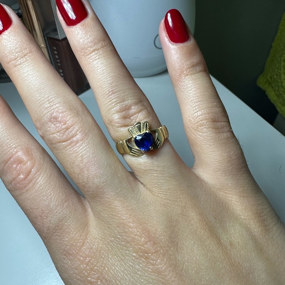 10K gold and sapphire claddagh ring - Picture 4 of 6